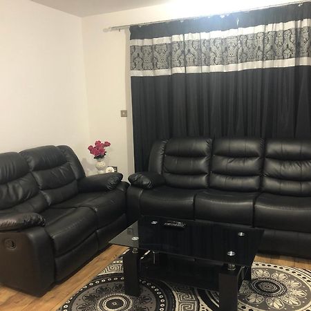 Luxury Kingsize Bedroom With Private Bathroom Northolt  Dış mekan fotoğraf