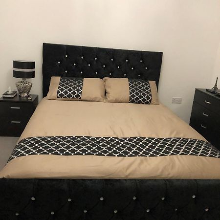 Luxury Kingsize Bedroom With Private Bathroom Northolt  Dış mekan fotoğraf